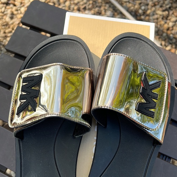 MK Slides size 8 - Picture 4 of 4